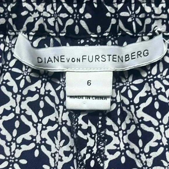 Diane Von Furstenberg 100% Silk Navy Geometric Tribal Print Drawstring Pants 6 - Picture 4 of 10